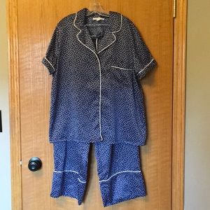 Ladies navy and white polka dot pyjamas.
